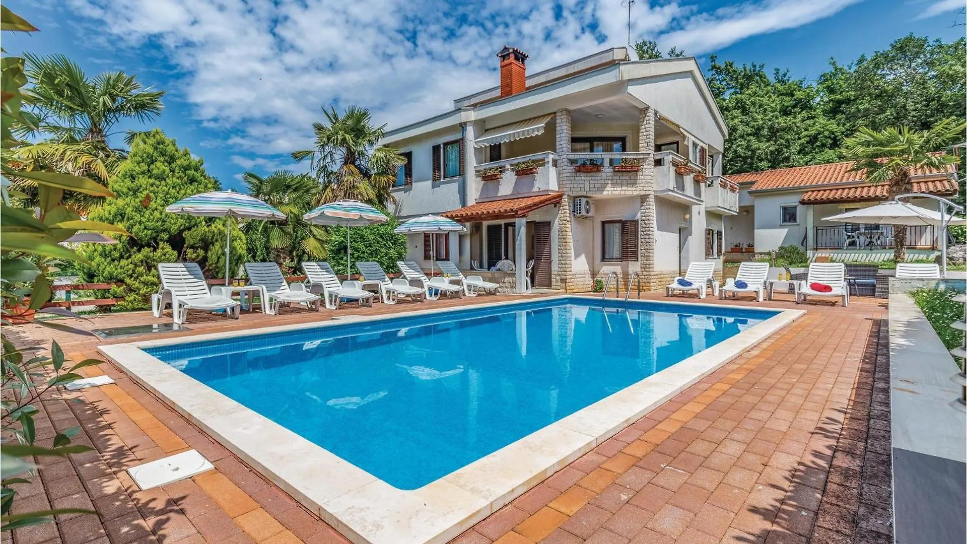 2 Bedroom Amazing Home In Πόρετς